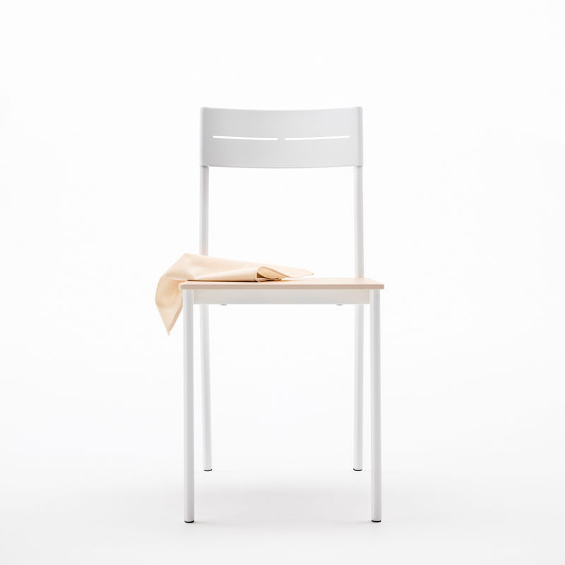 IKEA-buslatt beyaz cam sandalye