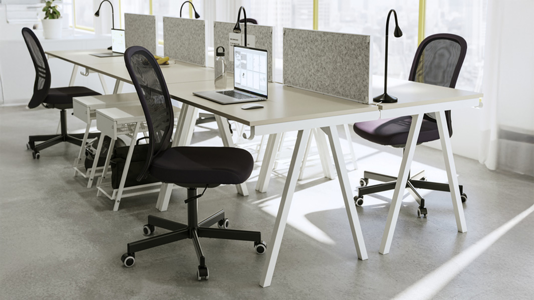 IKEA-trotten calisma masasi 01