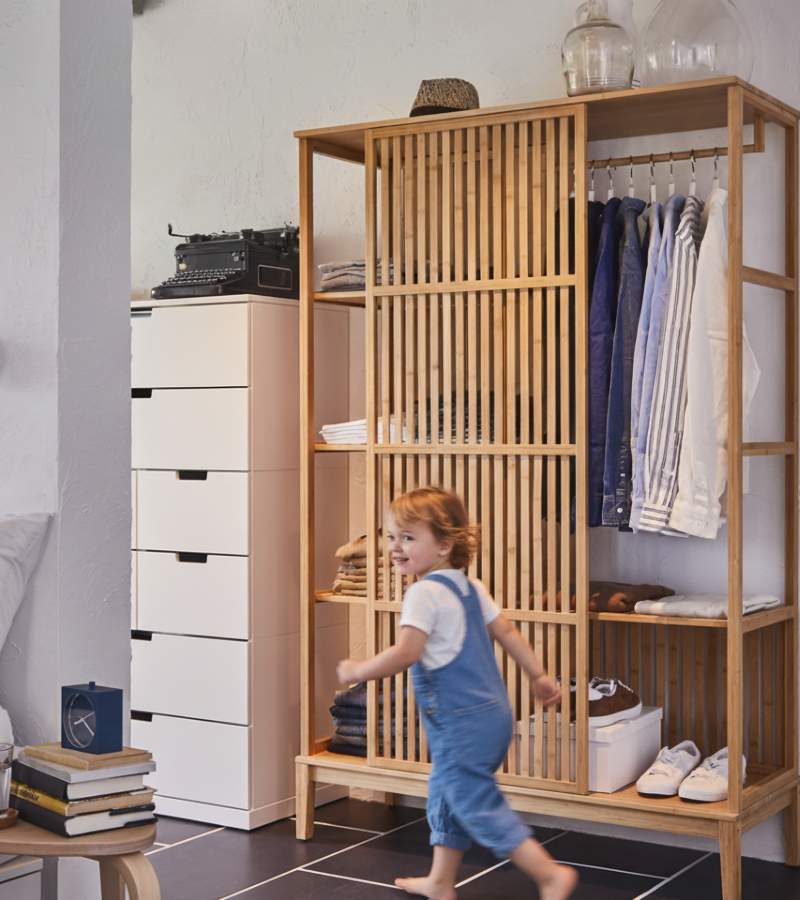 IKEA-nordkisa acik gardirop