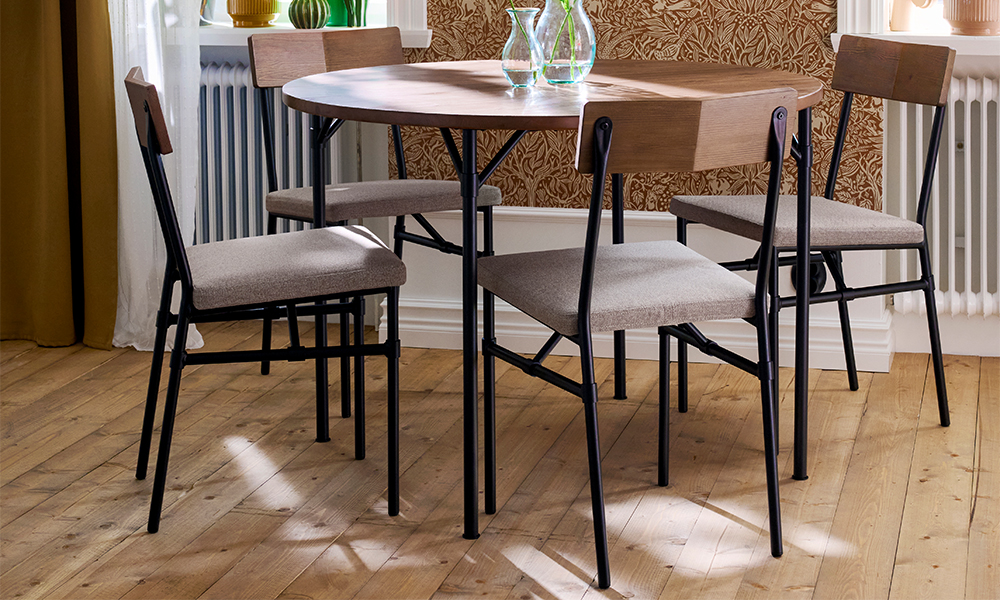 IKEA-grotan tibbleby koyu bej dosemeli sandalye 01 web