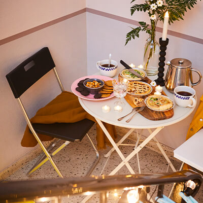 IKEA-gunde siyah katlanir sandalye 01