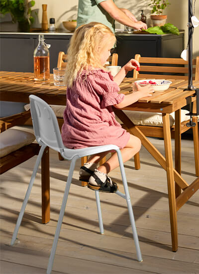 IKEA-vildgas beyaz cocuk sandalyesi 01