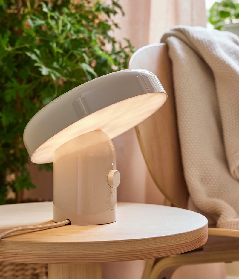 IKEA-blomprakt bluetooth hoparlorlu lamba