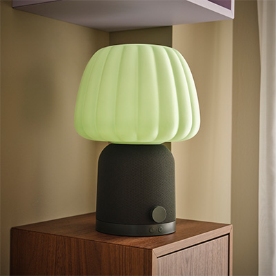 IKEA-kulglass hoparlorlu lamba 1