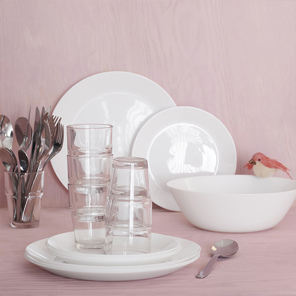 IKEA-oftast beyaz yemek takimi