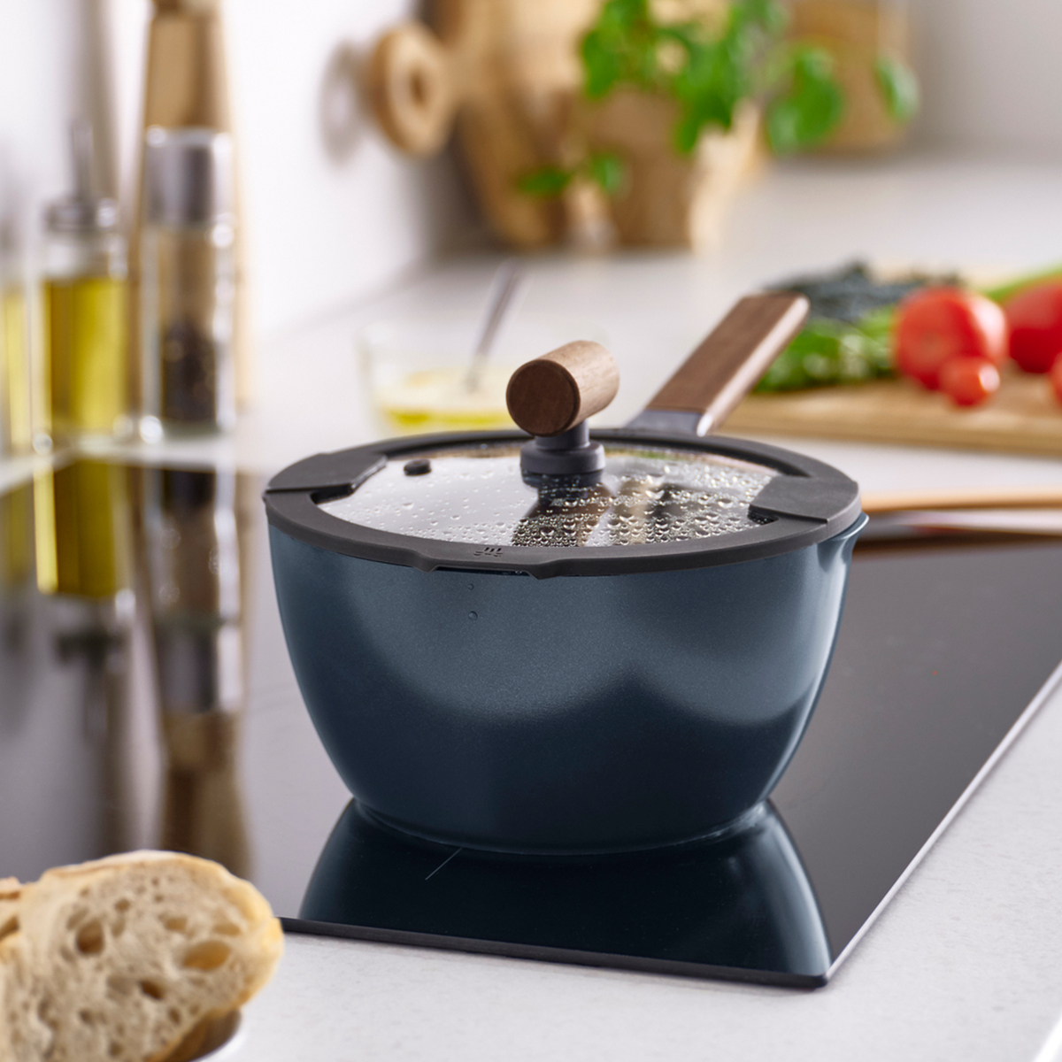 IKEA-klippfisk_%20yap%C4%B1%C5%9Fmaz%20kaplama ah%C5%9Fap mavi%20siyah_sos_tencere