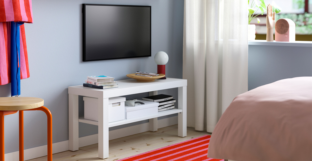 IKEA-lack beyaz tv sehpasi