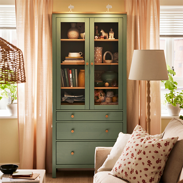 IKEA-hemnes vitrin