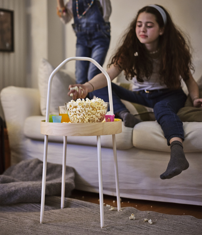 IKEA-burvik beyaz yan sehpa