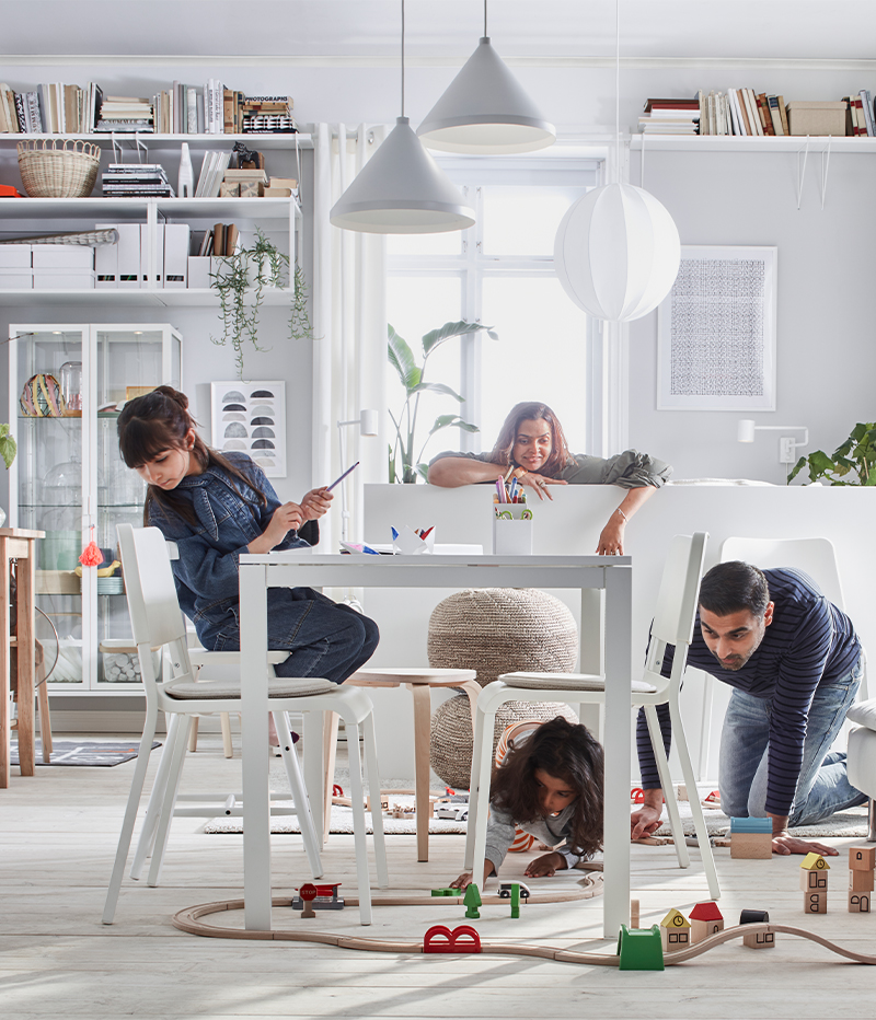IKEA-teodores beyaz plastik sandalye 01