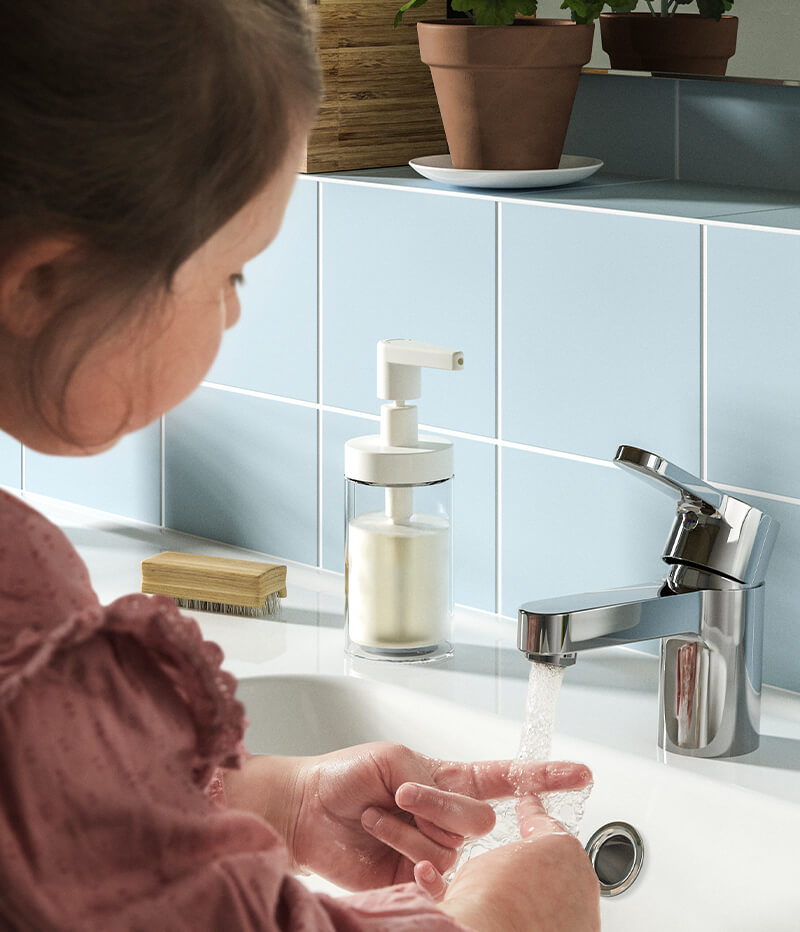 IKEA-tackan beyaz sivi sabunluk 01