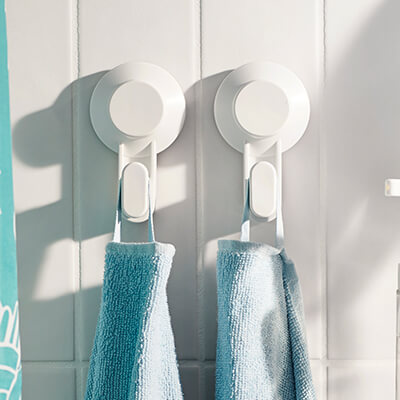 IKEA-tisken beyaz duvar askisi 01