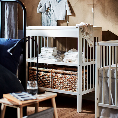 IKEA-gullivar alt degistirme masasi