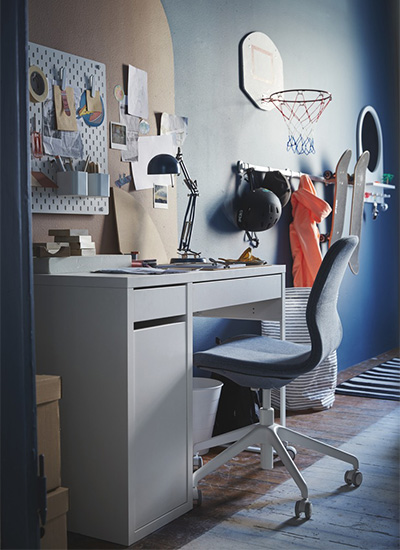 IKEA-micke serisi calisma masasi