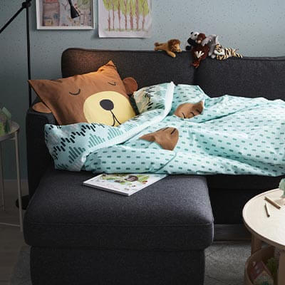 IKEA-parup gri kose koltuk cocuklu yasam