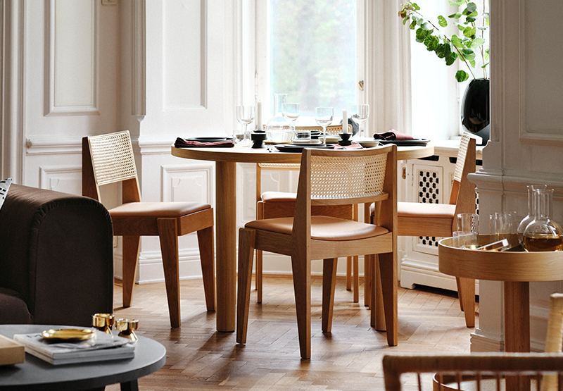 IKEA-stockholm 2025 mese rattan dosemeli ahsap sandalye 01