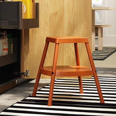IKEA-haddarp turuncu basamakli tabure 01