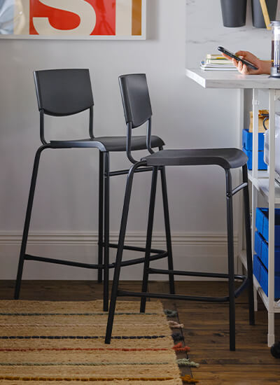 IKEA-stig siyah bar sandalyesi 01