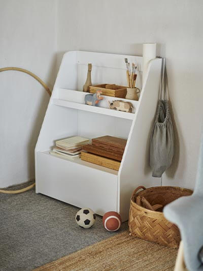 IKEA-sath oturma odasi raflar