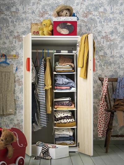 IKEA-sath oturma odasi kitapliklar