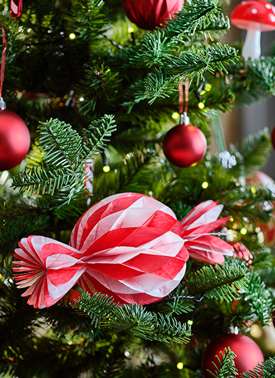 IKEA-vinterfint kirmizi beyaz agac susu 01