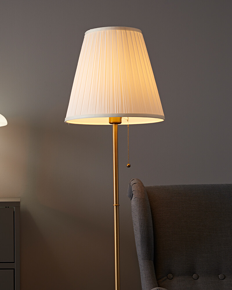 IKEA-arstid beyaz pirinc yer lambasi 01