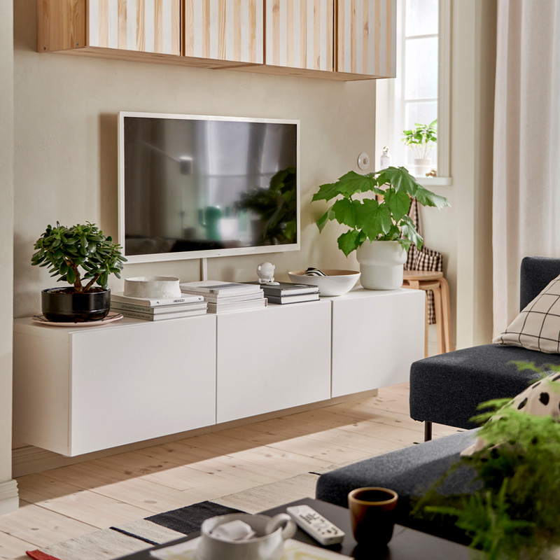 IKEA-besta beyaz tv sehpasi