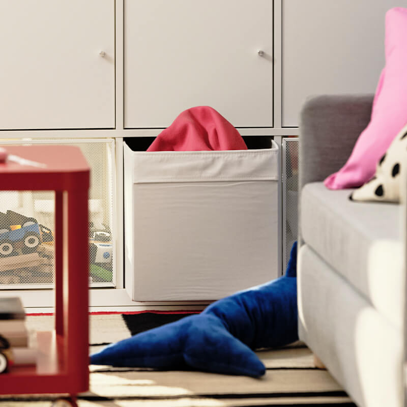 IKEA-drona beyaz kutu 01