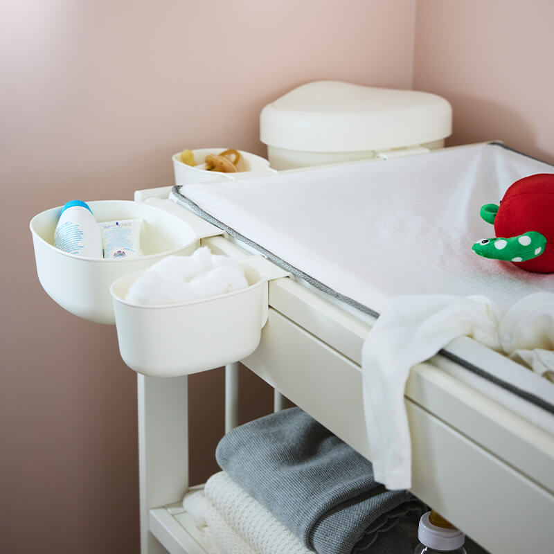 IKEA-gulliver beyaz alt degistirme masasi 02