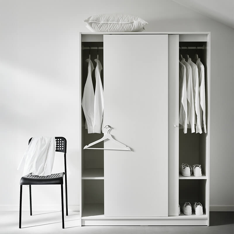IKEA-kleppstad beyaz surgu kapakli gardirop 01