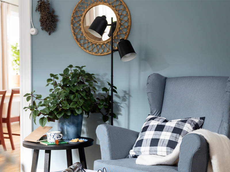 IKEA-kloving yer ve okuma lambasi