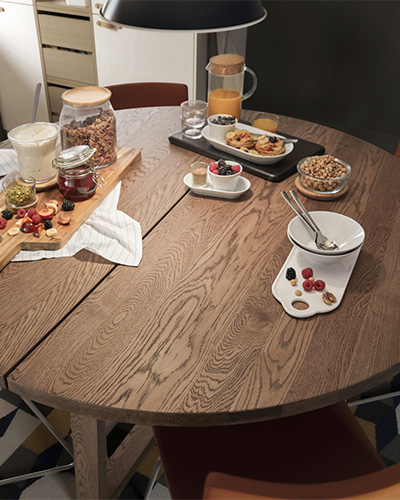 IKEA-morbylanga yuvarlak yemek masasi