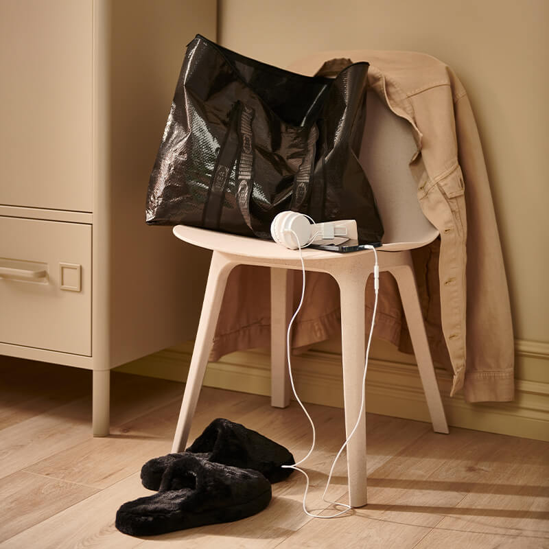 IKEA-odger bej plastik sandalye 02