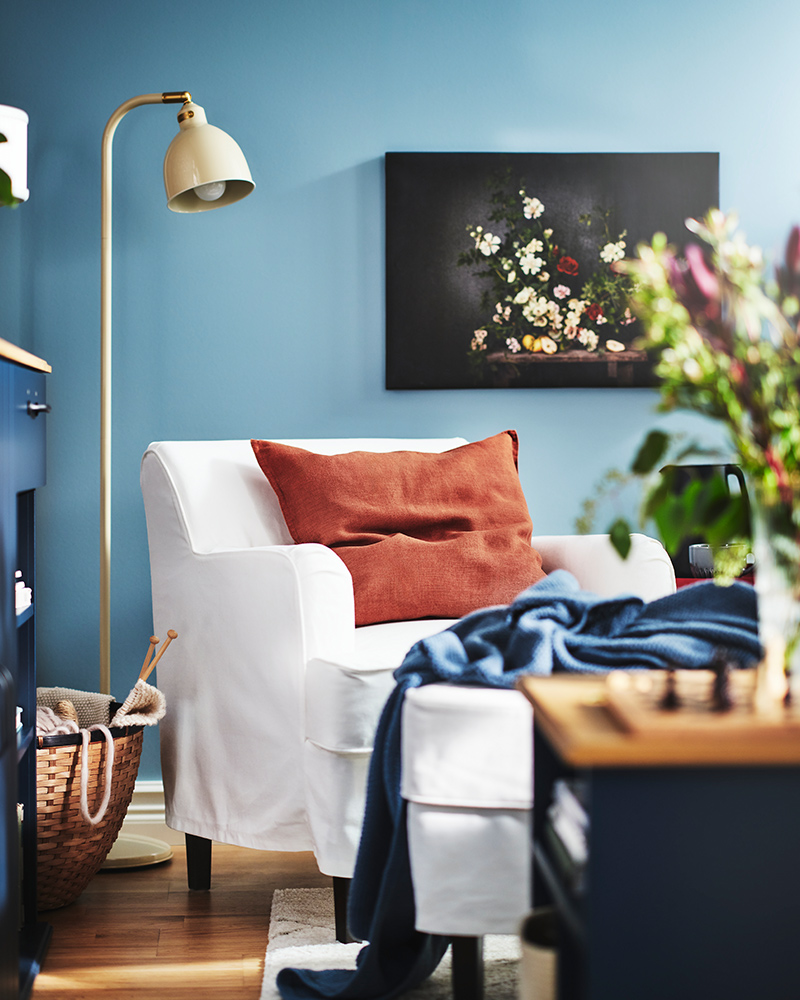 IKEA-rodflik yer ve okuma lambasi