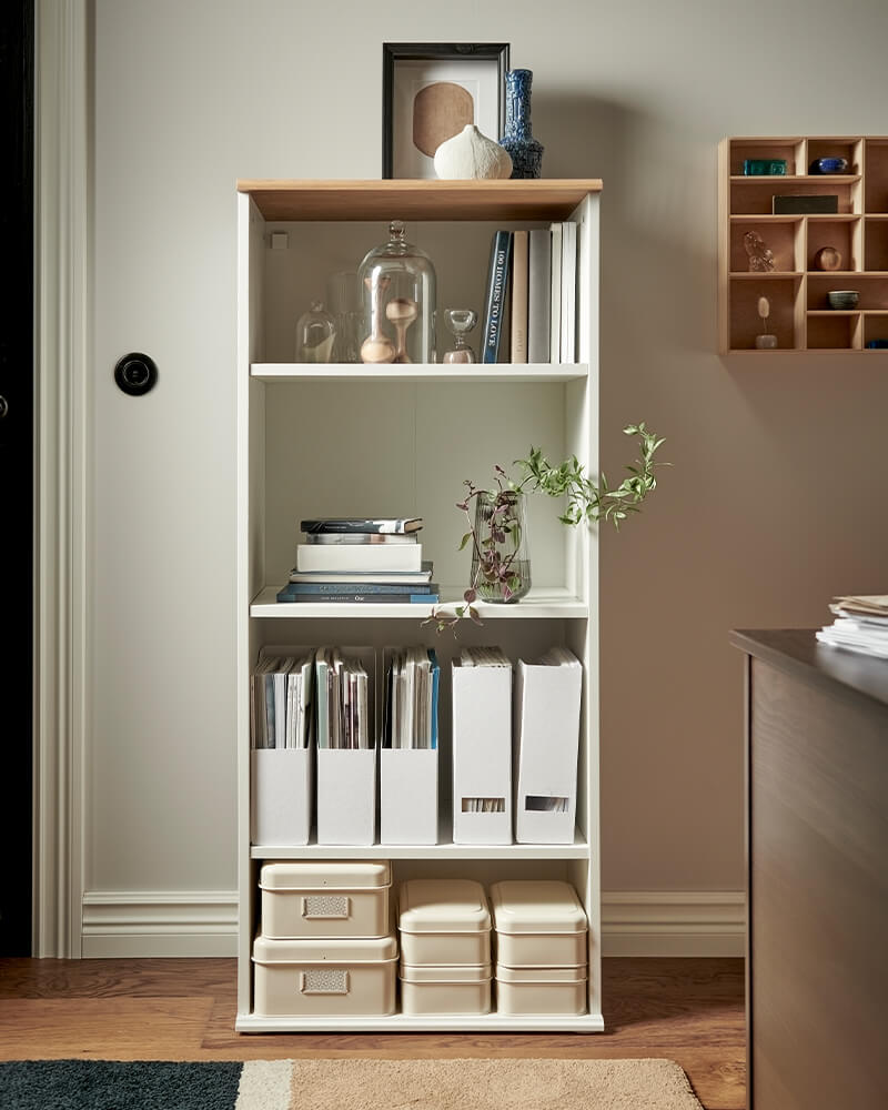 IKEA-skruvby beyaz kitaplik 01