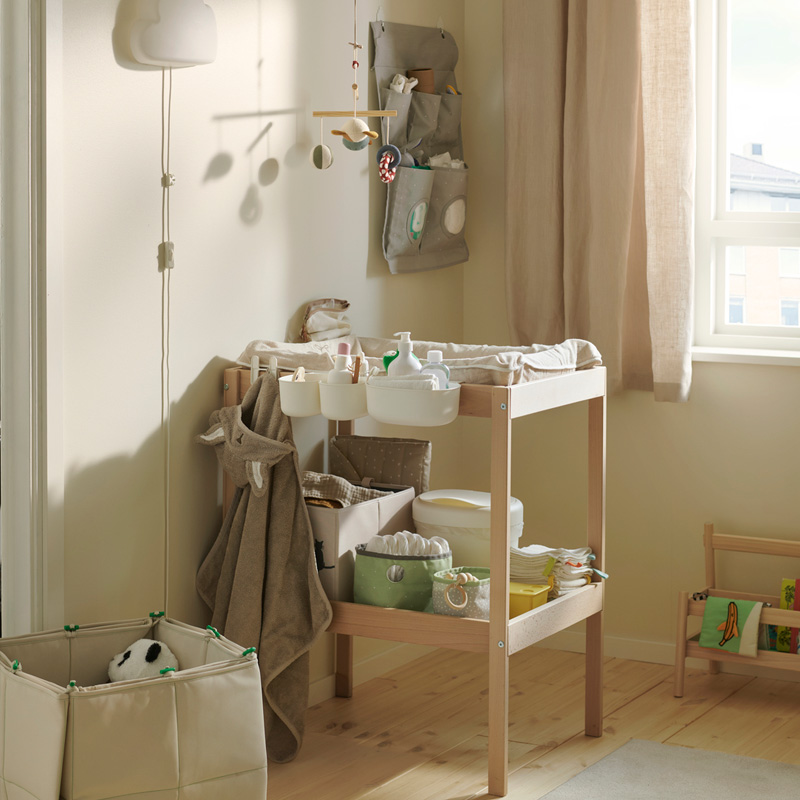 IKEA-sniglar alt degistirme masasi 1