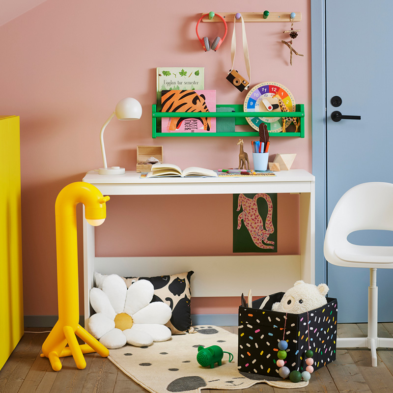 IKEA-lastare calisma masasi