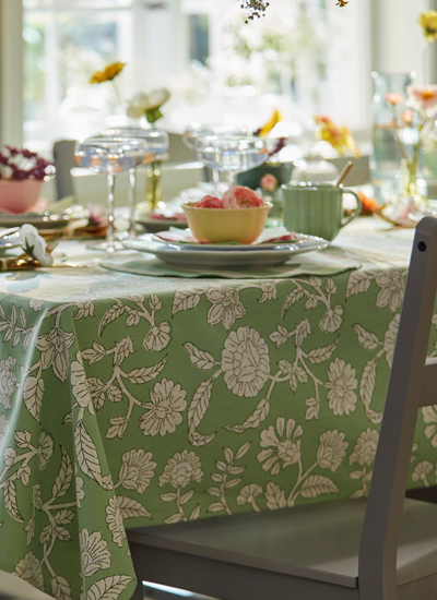 IKEA-smorfisk cicek deseni yesil beyaz masa ortusu