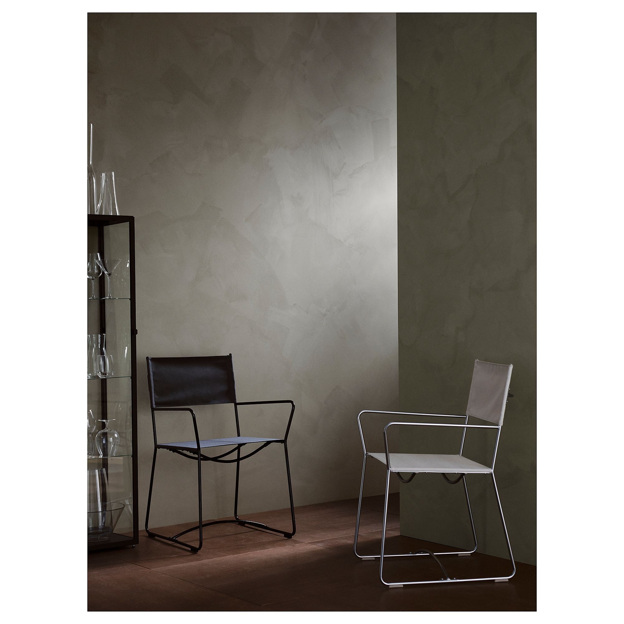 HÖGALT black-Alvsborg dark grey chair with armrests - 00534451 | IKEA