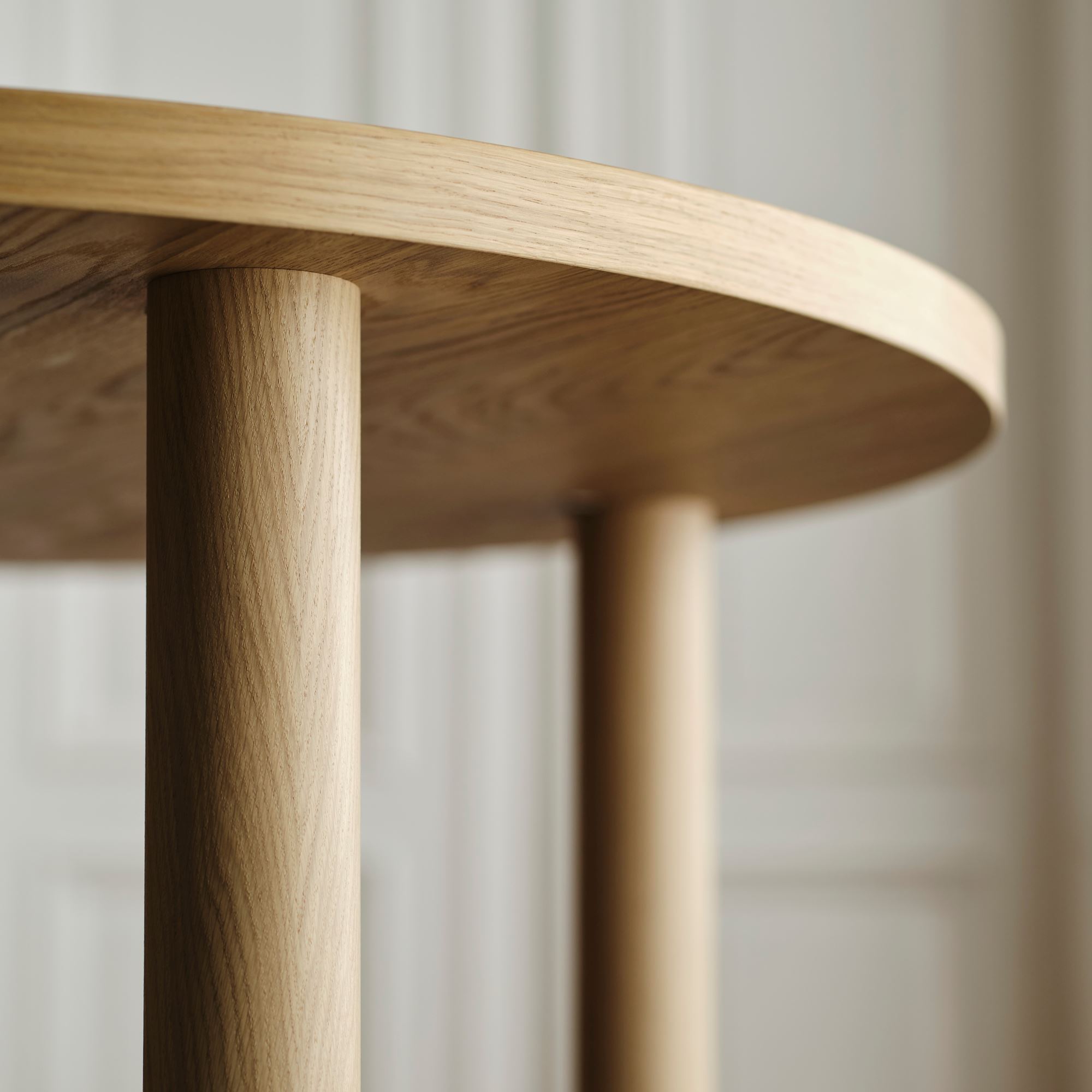 STOCKHOLM 2025 oak veneer seats 4 round dining table - 49579985 | IKEA