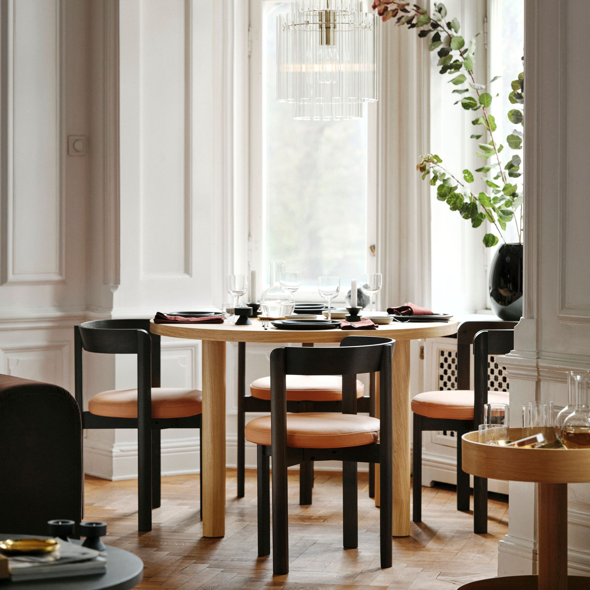 STOCKHOLM 2025 oak veneer seats 4 round dining table - 49579985 | IKEA