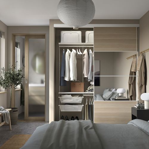 IKEA - SKYTTA/BOAXEL, sürgülü kapaklı gömme dolap, beyaz-ağartılmış meşe görünümlü aynalı cam, 202x65x240 cm