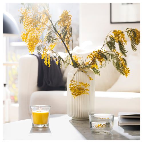 IKEA - SVARTOXBAR, bardakta kokulu mum, sarı, 25 saat