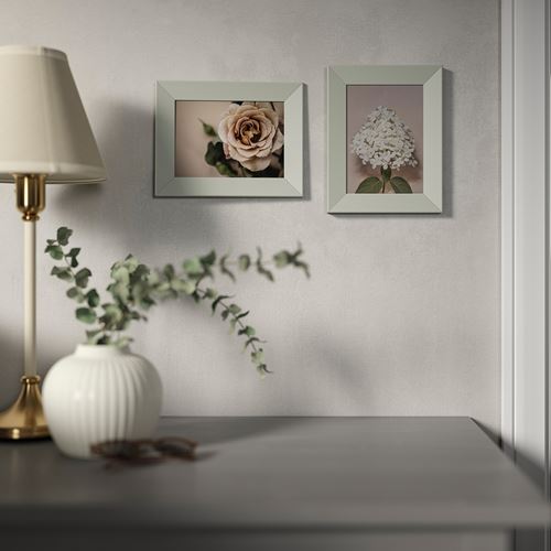 IKEA - PLOMMONTRAD, beyaz çerçeve, soluk gri-yeşil, 13x18 cm