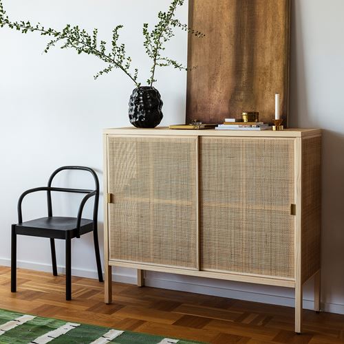 IKEA - STOCKHOLM 2025, sürgü kapaklı dolap, rattan-çam, 125x47x110 cm